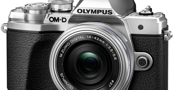 Olympus OM-D E-M10 Mark III 14-42 EZ Kit (Gümüş)